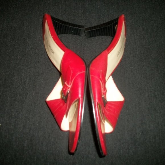 SWEET RED NINE WEST MULE SANDAL HEELS 6 M - Picture 3 of 7